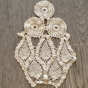Vintage Hand Crocheted Pineapple Lace Doily - Cream Cotton 10" x 7" Accent Lace